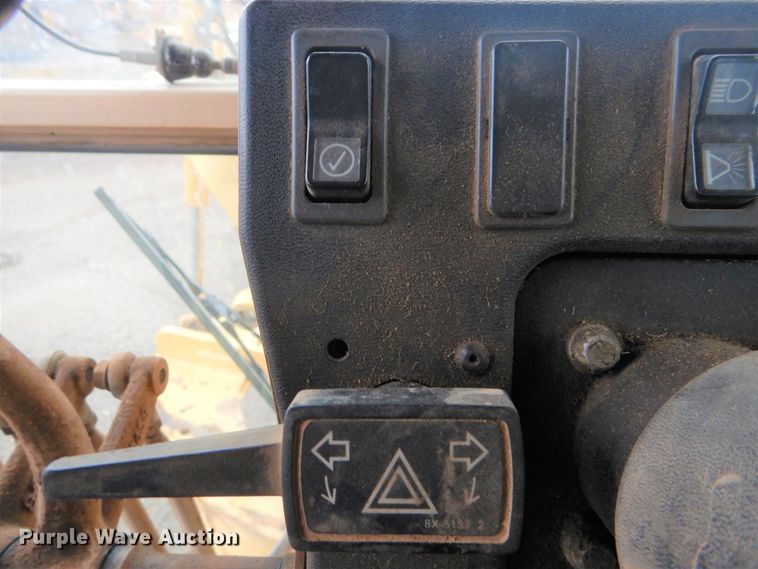 image for item DJ8546 1999 Caterpillar 12H  motor grader