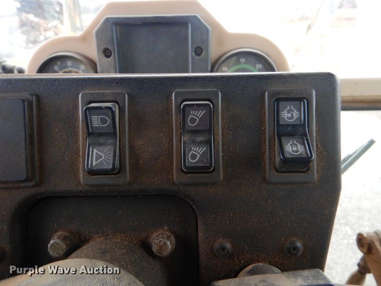 image for item DJ8546 1999 Caterpillar 12H  motor grader