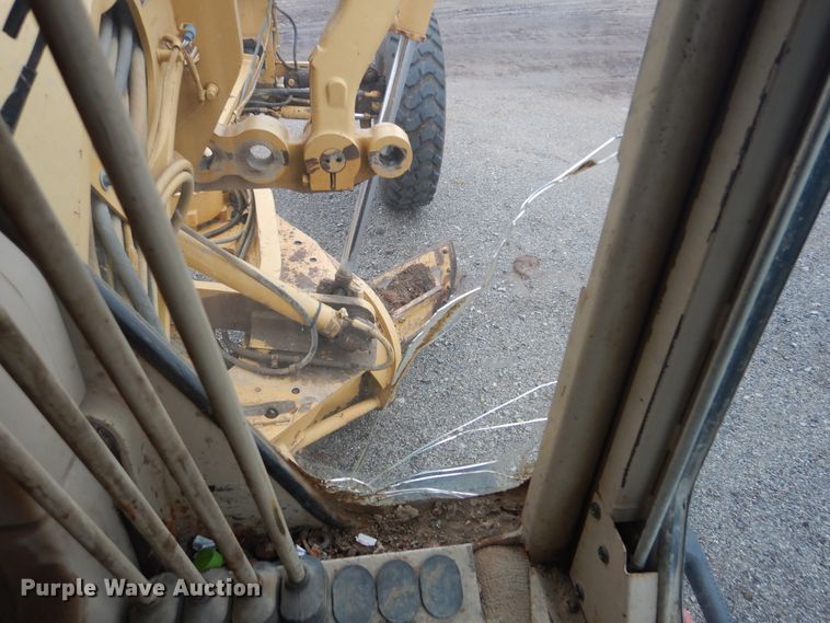 image for item DJ8546 1999 Caterpillar 12H  motor grader