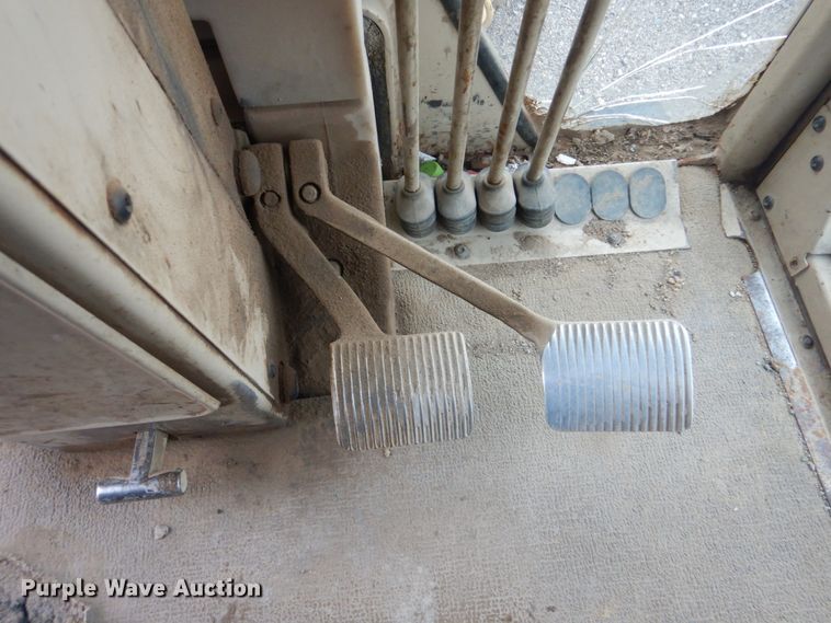 image for item DJ8546 1999 Caterpillar 12H  motor grader