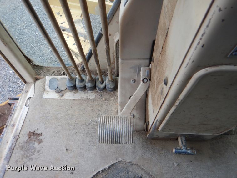 image for item DJ8546 1999 Caterpillar 12H  motor grader