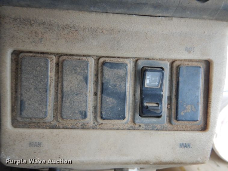 image for item DJ8546 1999 Caterpillar 12H  motor grader