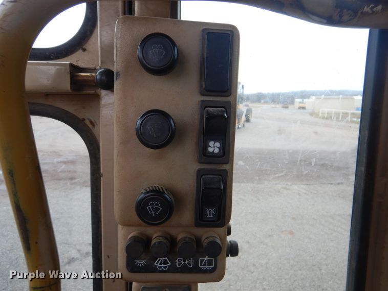 image for item DJ8546 1999 Caterpillar 12H  motor grader