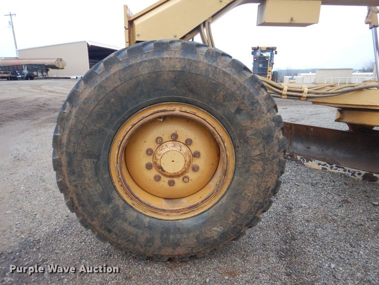 image for item DJ8546 1999 Caterpillar 12H  motor grader