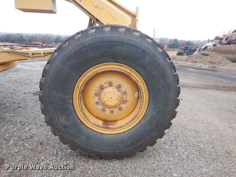 image for item DJ8546 1999 Caterpillar 12H  motor grader