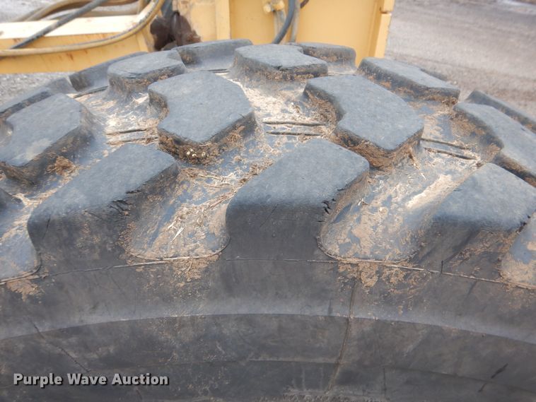 image for item DJ8546 1999 Caterpillar 12H  motor grader