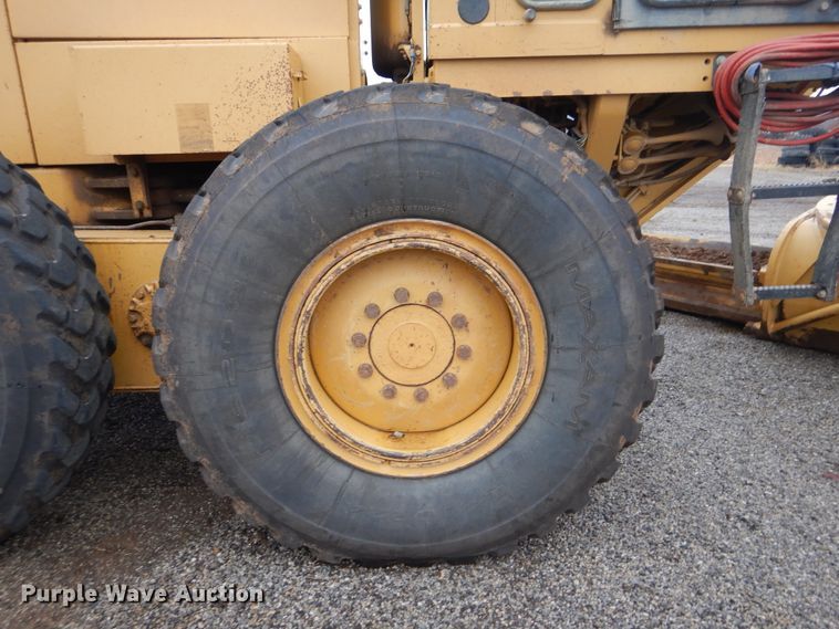 image for item DJ8546 1999 Caterpillar 12H  motor grader