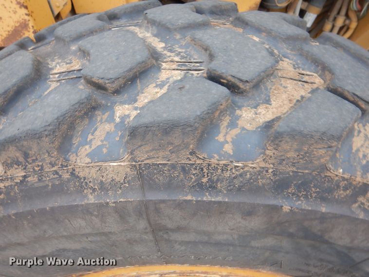 image for item DJ8546 1999 Caterpillar 12H  motor grader