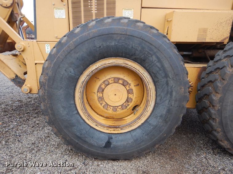 image for item DJ8546 1999 Caterpillar 12H  motor grader