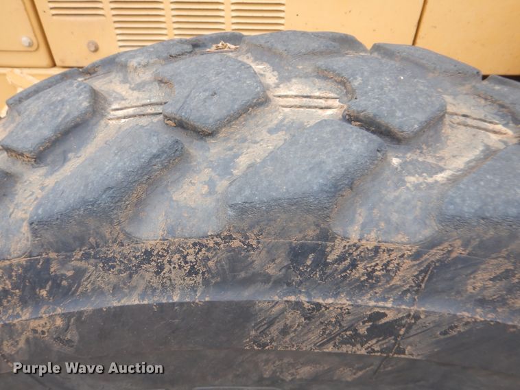 image for item DJ8546 1999 Caterpillar 12H  motor grader