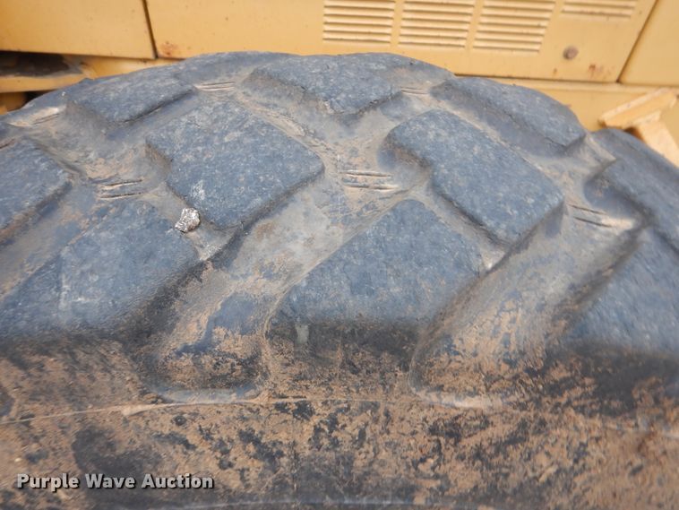 image for item DJ8546 1999 Caterpillar 12H  motor grader