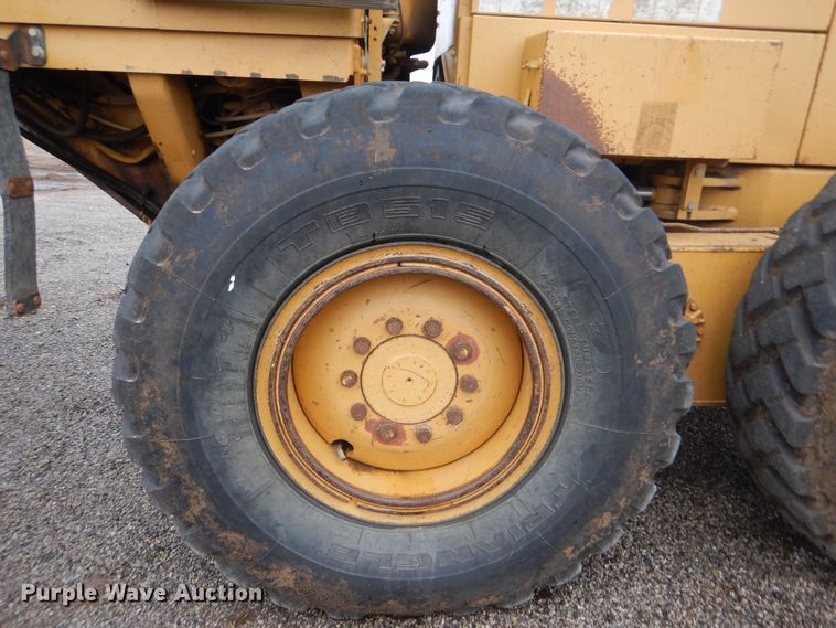 image for item DJ8546 1999 Caterpillar 12H  motor grader