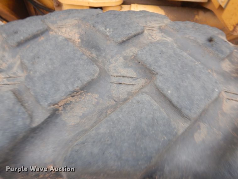 image for item DJ8546 1999 Caterpillar 12H  motor grader