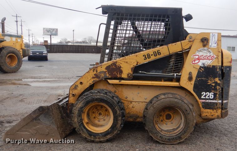 image for item DJ8560 2000 Caterpillar 226  skid steer loader