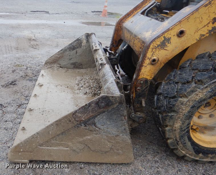 image for item DJ8560 2000 Caterpillar 226  skid steer loader