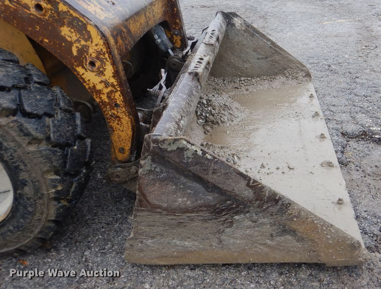 image for item DJ8560 2000 Caterpillar 226  skid steer loader