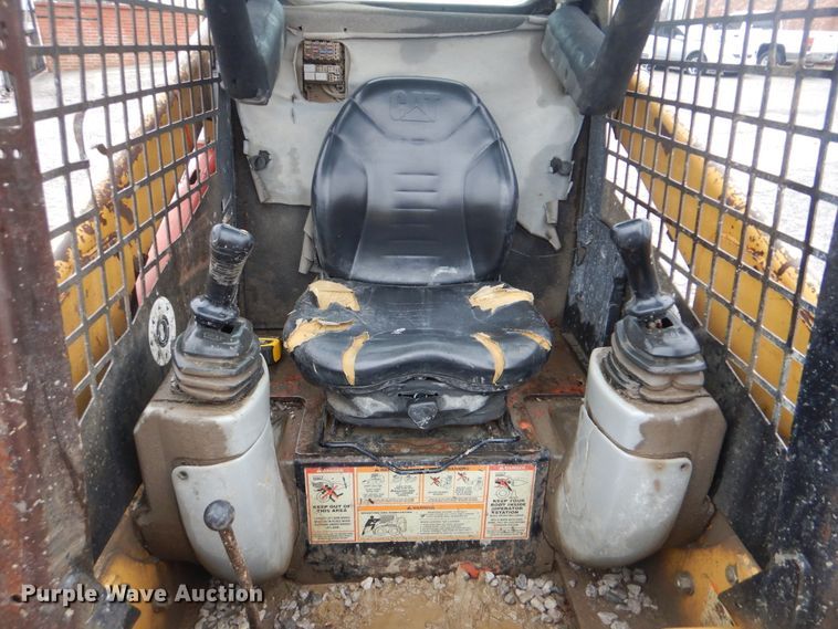 image for item DJ8560 2000 Caterpillar 226  skid steer loader