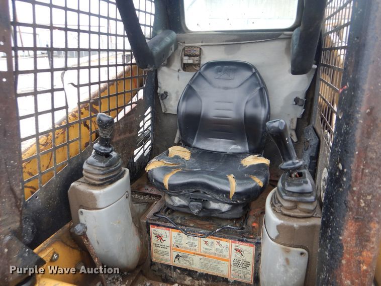 image for item DJ8560 2000 Caterpillar 226  skid steer loader