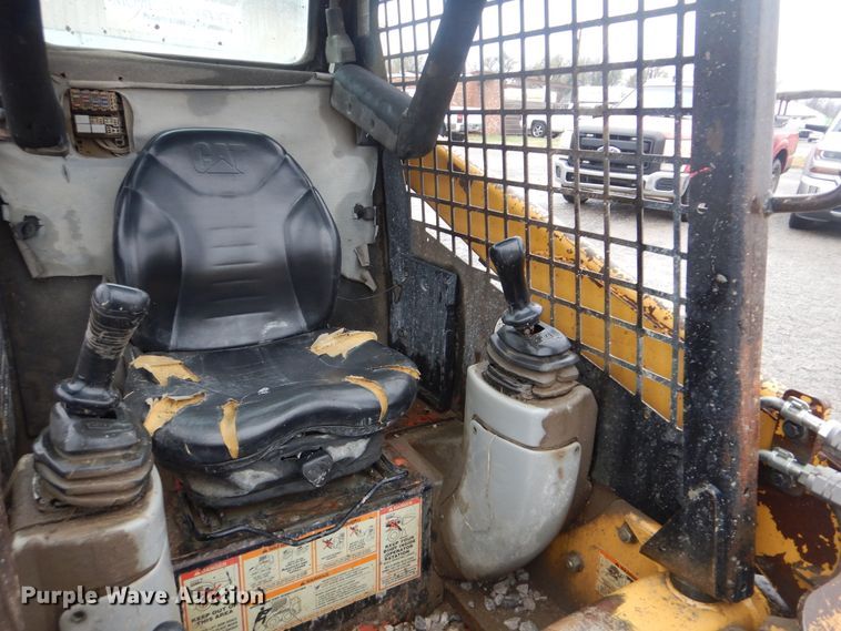 image for item DJ8560 2000 Caterpillar 226  skid steer loader