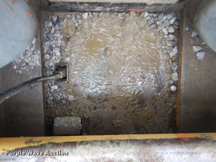 image for item DJ8560 2000 Caterpillar 226  skid steer loader