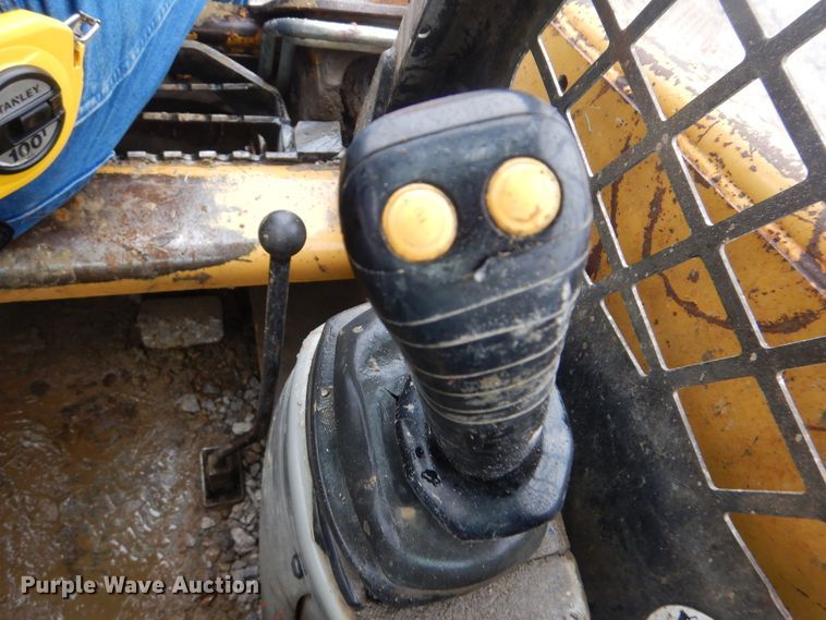 image for item DJ8560 2000 Caterpillar 226  skid steer loader