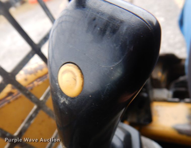 image for item DJ8560 2000 Caterpillar 226  skid steer loader