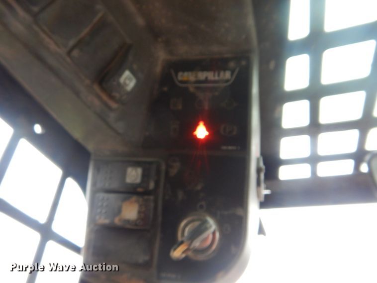 image for item DJ8560 2000 Caterpillar 226  skid steer loader