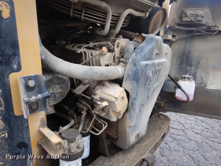 image for item DJ8560 2000 Caterpillar 226  skid steer loader