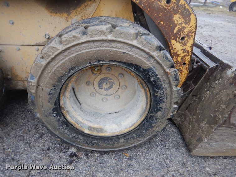 image for item DJ8560 2000 Caterpillar 226  skid steer loader