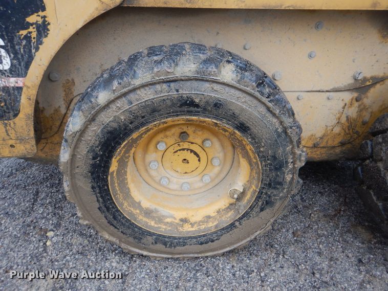 image for item DJ8560 2000 Caterpillar 226  skid steer loader
