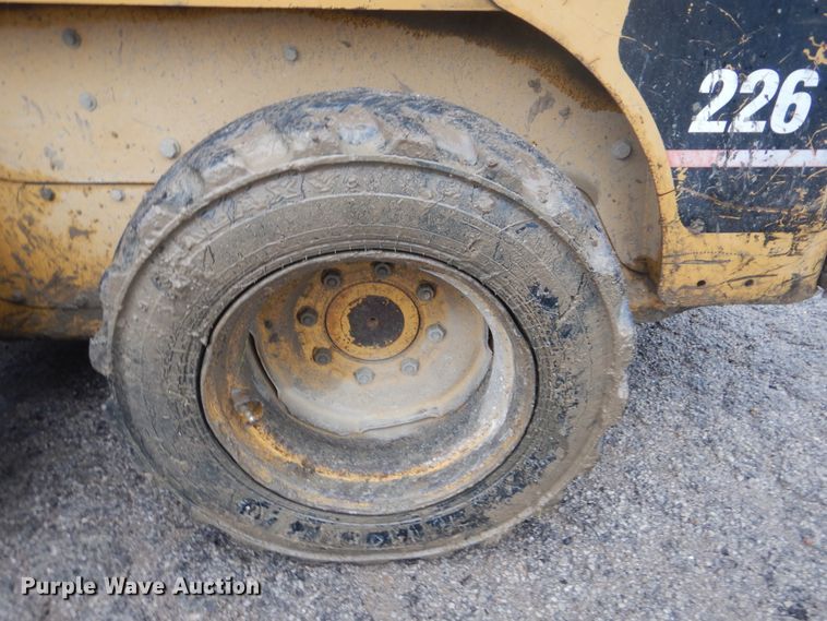 image for item DJ8560 2000 Caterpillar 226  skid steer loader