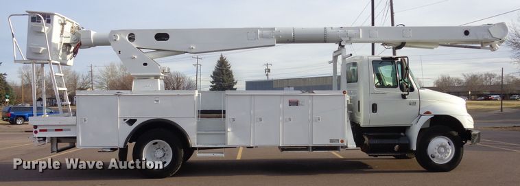 image for item EF9678 2005 International 4400  bucket truck