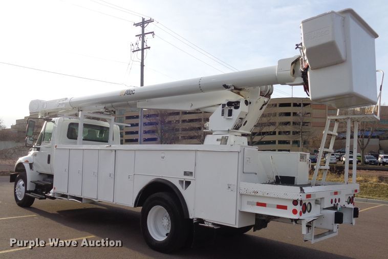 image for item EF9678 2005 International 4400  bucket truck