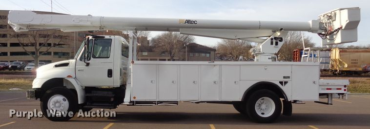 image for item EF9678 2005 International 4400  bucket truck