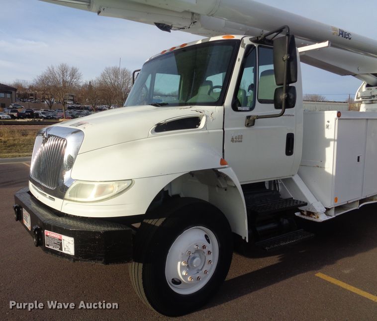 image for item EF9678 2005 International 4400  bucket truck