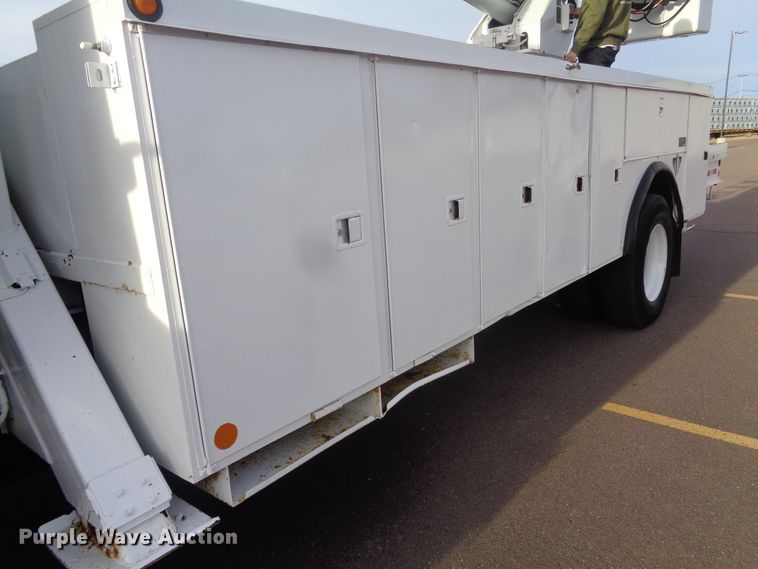 image for item EF9678 2005 International 4400  bucket truck