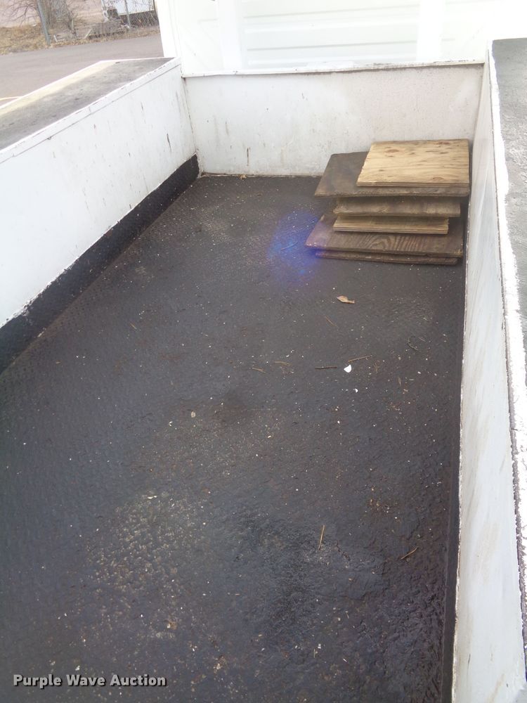 image for item EF9678 2005 International 4400  bucket truck