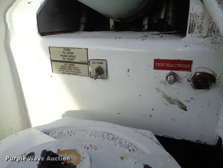 image for item EF9678 2005 International 4400  bucket truck