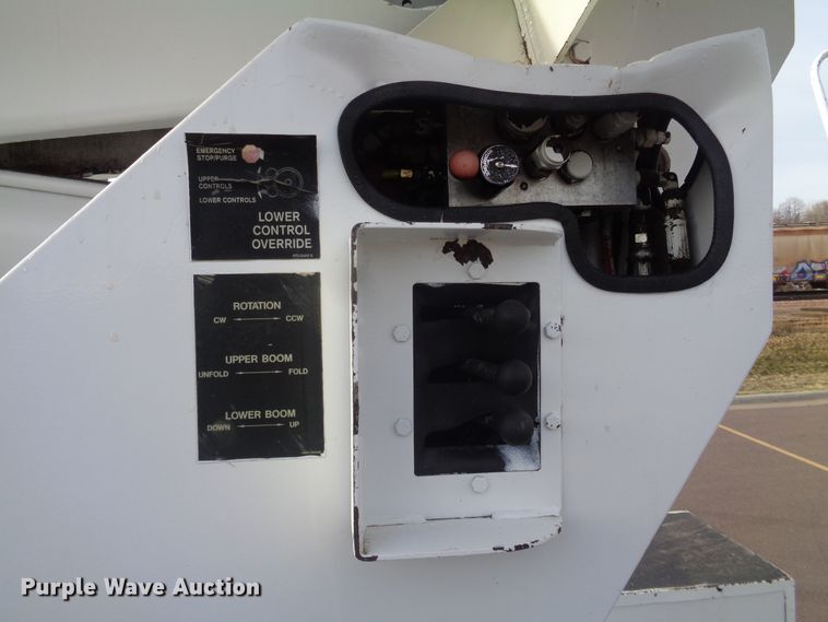 image for item EF9678 2005 International 4400  bucket truck