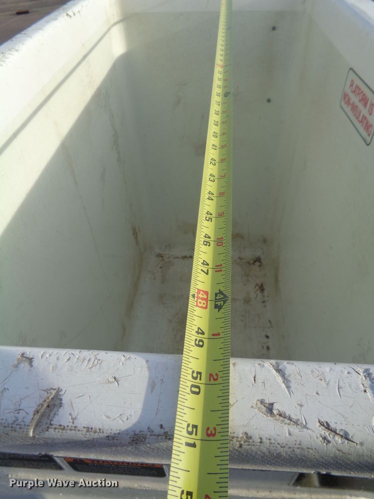 image for item EF9678 2005 International 4400  bucket truck