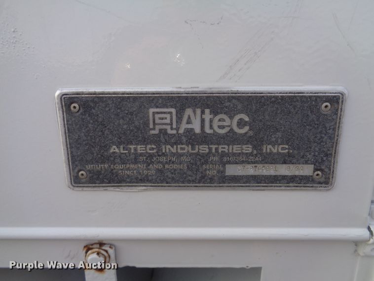 image for item EF9678 2005 International 4400  bucket truck