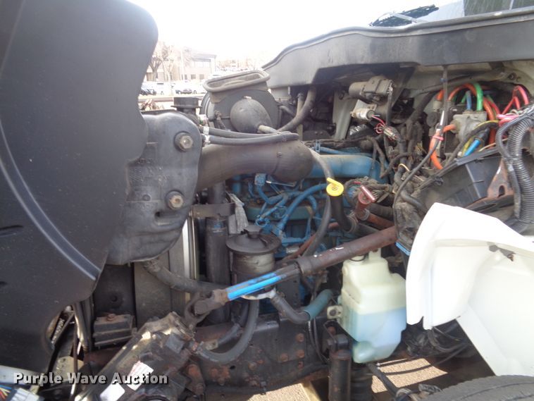 image for item EF9678 2005 International 4400  bucket truck