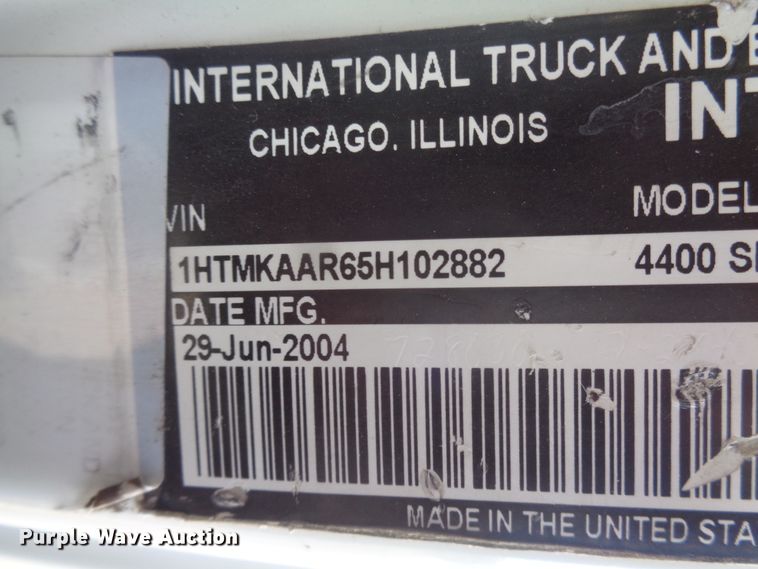 image for item EF9678 2005 International 4400  bucket truck