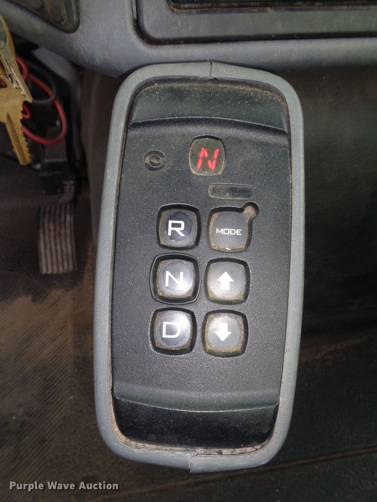 image for item EF9678 2005 International 4400  bucket truck