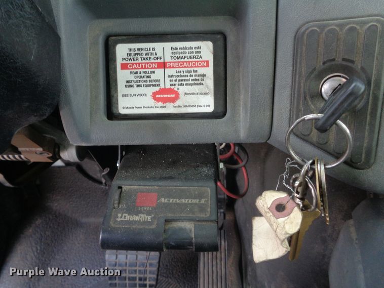 image for item EF9678 2005 International 4400  bucket truck