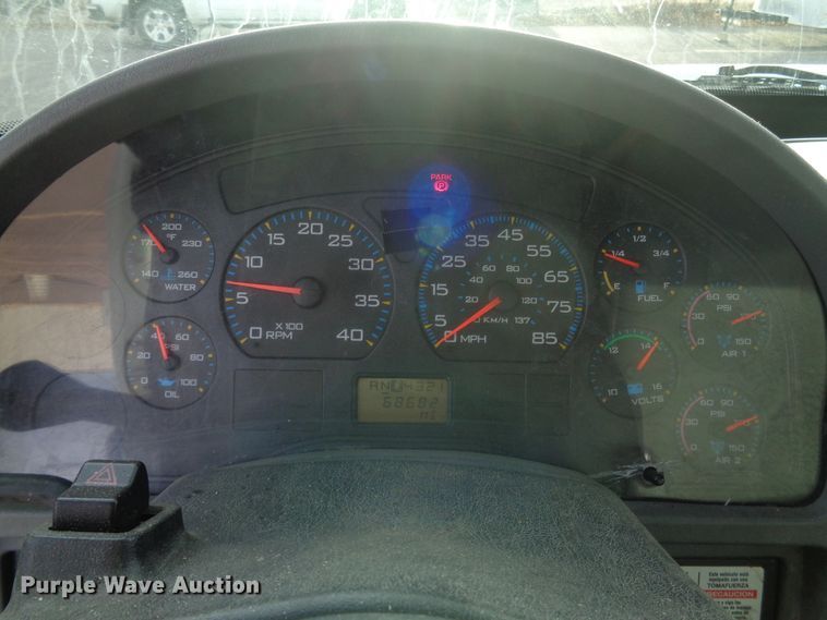 image for item EF9678 2005 International 4400  bucket truck