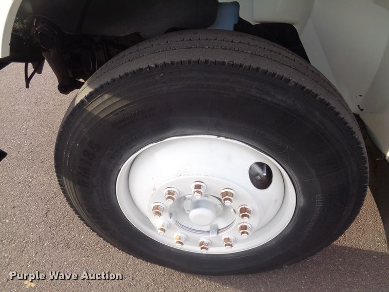 image for item EF9678 2005 International 4400  bucket truck