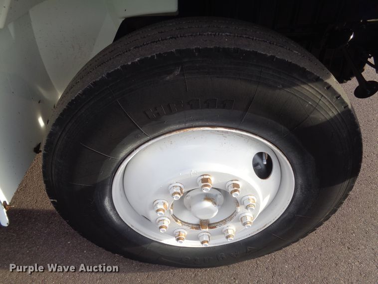 image for item EF9678 2005 International 4400  bucket truck