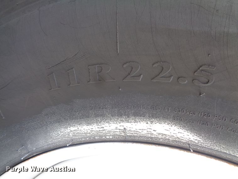 image for item EF9678 2005 International 4400  bucket truck