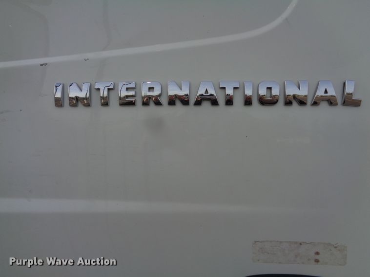 image for item EF9678 2005 International 4400  bucket truck